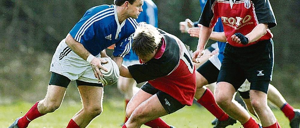 Adler greifen an. Der USV  hier schwarz- rot  startet in die neue Saison.