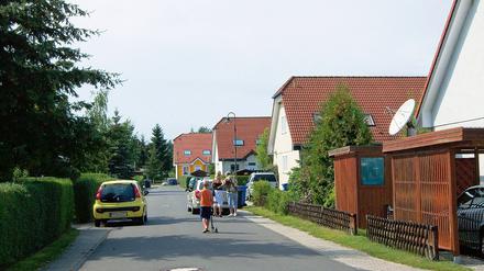 Privatweg. Diese Fahrbahn in Briest gehört einem Mann aus Berlin.