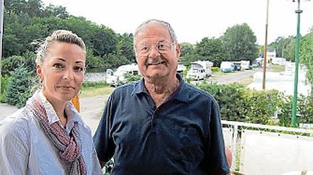 Generationenwechsel auf der Anlage: Sandra Lange und Klaus Hettler.