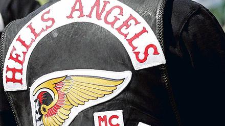 Kennzeichen Rocker. Mitglieder der umstrittenen Motorradclubs lieben den martialischen Auftritt. Das Clubabzeichen dürfen jedoch nur Vollmitglieder tragen.