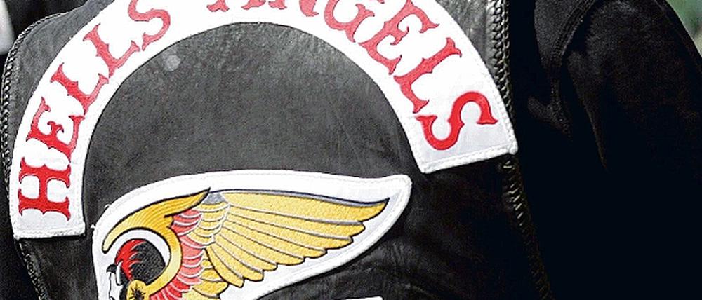 Kennzeichen Rocker. Mitglieder der umstrittenen Motorradclubs lieben den martialischen Auftritt. Das Clubabzeichen dürfen jedoch nur Vollmitglieder tragen.
