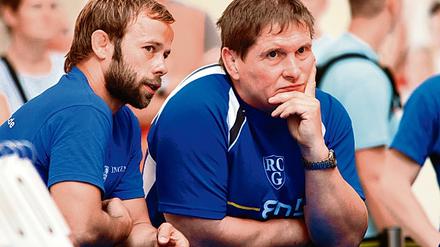 Potsdamer Trainergespann. Olaf Bock (links) und Roland Gehrke zeigten sich mit den Leistungen ihrer Schützlinge sehr zufrieden, zumal der Wettkampf aus dem vollen Training heraus bestritten wurde.
