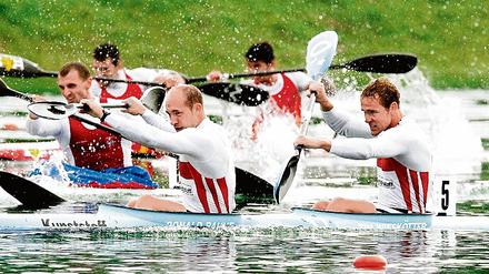 Weltklasse. Ronald Rauhe (links) und Tim Wieskötter wurden im Zweierkajak über 500 Meter gemeinsam Olympiasieger und siebenmal Weltmeister. Nun droht ihrer Erfolgs-Disziplin das Streichen aus dem olympischen Programm.