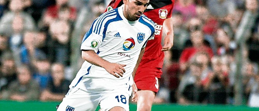 Nun Babelsberger. Stürmer Erkan Kilicaslan (vorn) im DFB-Pokal-Duell mit Leverkusens Stefan Reinartz.