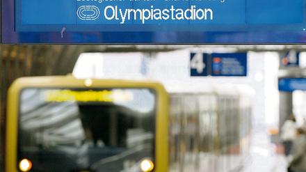 Sie rollt wieder. Die S-Bahnzüge fahren seit Montag durch die Berliner Innenstadt. 
