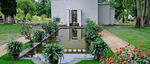 Längst sind die Hüllen am Stibadium im Paradiesgarten an der Maulbeerallee gefallen. Im Rahmen des Tags des offenen Denkmals am 13. September wird der endgültige Abschluss der Sanierungsarbeiten am Stibadium gefeiert.