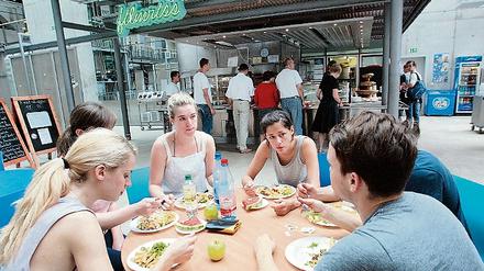 Sommer im Filmriss. In der HFF-Cafeteria wird es in den Wintermonaten bis zu sieben Grad kalt.