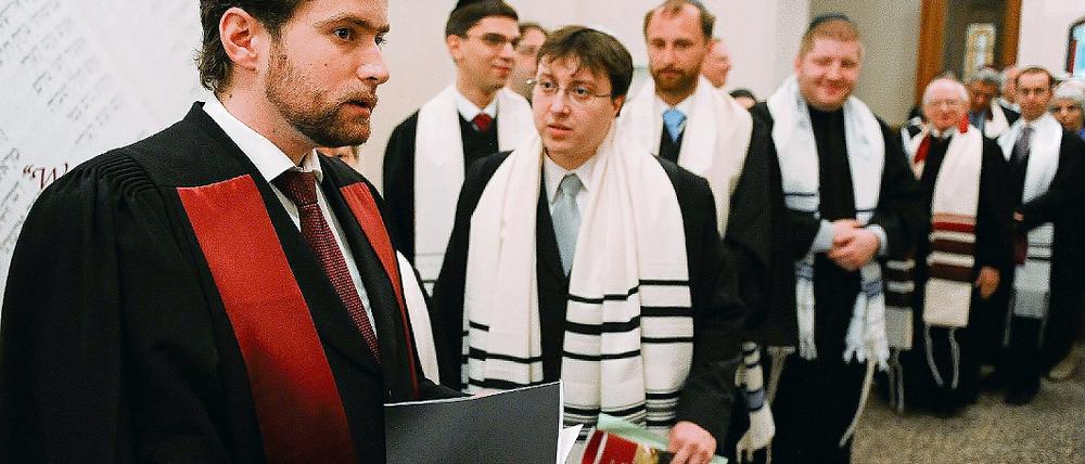 Vertreter der Jüdischen Gemeinde vor Beginn einer feierliche Ordination von Absolventen des Geiger Kollegs.