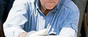 Gunter Demnig bei einer Stolperstein-Verlegung im vorigen Jahr in Potsdam.