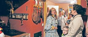 Anne Andres hat kein Problem mit der Privatsphäre. Sie zeigt ihr Blockhaus gern vor und liefert dazu noch eine fundierte Führung durch die russisch-preußische Geschichte.