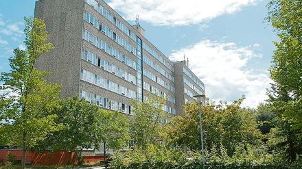 Bei schlechtem Wetter weiter undicht: Die Pläne für die Sanierung des Studentenwohnheims T1 an der Kaiser-Friedrich-Straße liegen zunächst auf Eis.