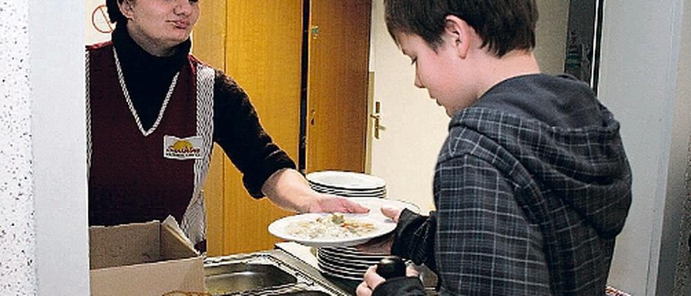 Für die Essensausgabe an den Schulen soll es neue Regelungen geben.
