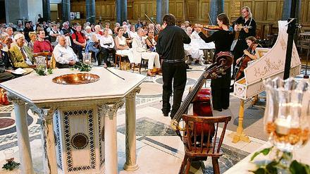Zumindest musikalisch nach Venedig. Auch am Samstag, bei der mittlerweile vierten Venezianischen Nacht, werden die Musiker, wie schon im vergangenen Jahr, wieder für südländische Stimmungen sorgen.