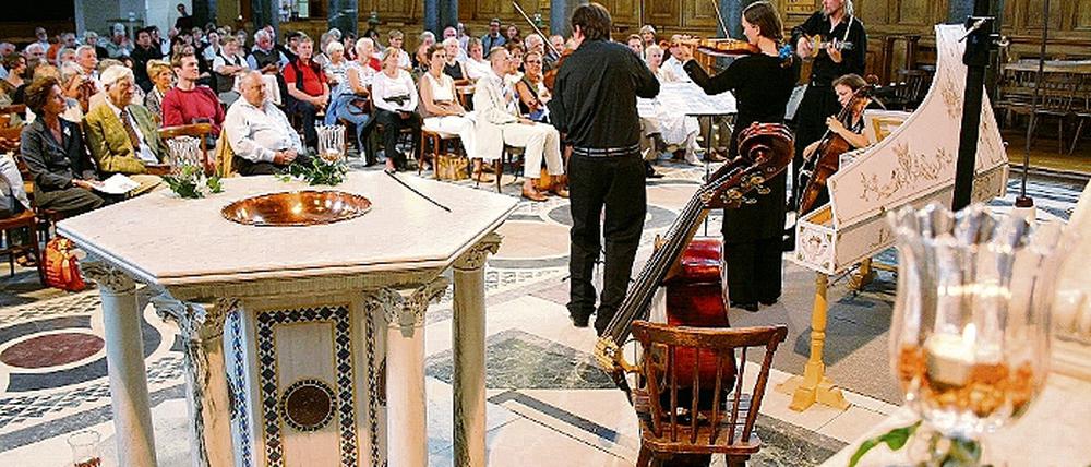 Zumindest musikalisch nach Venedig. Auch am Samstag, bei der mittlerweile vierten Venezianischen Nacht, werden die Musiker, wie schon im vergangenen Jahr, wieder für südländische Stimmungen sorgen.