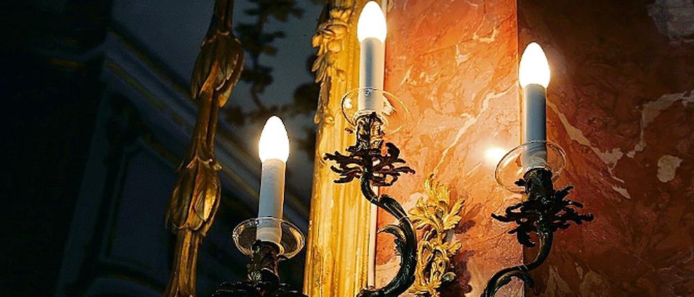 Im Neuen Palais spenden 25-Watt- Glühlampen ihren milden Schein in Zukunft könnte dies problematisch werden.