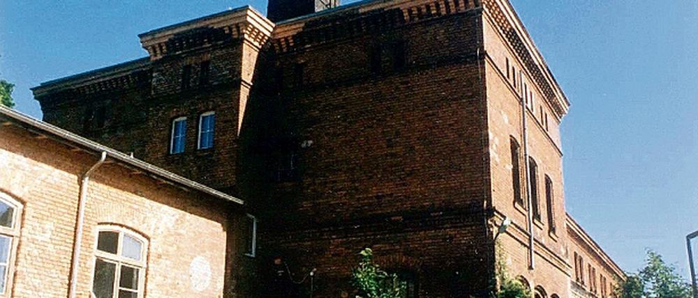 Außen pfui, innen hui. Das Waschhaus in der Schiffbauergasse als Musiktempel in den alten Tagen vor der Sanierung.