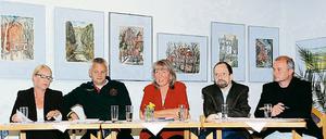 Im Podium des Bürgerhauses: Serena Meier-Zeh (CDU), Detlef Kolbe (FDP), Petra Nicksch-Kasdorf, Erhard Wigand und Thomas Schmidt (SPD).