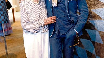 Lass dich drücken. Wolfgang Joop strahlt mit Mutter Charlotte im Arm.