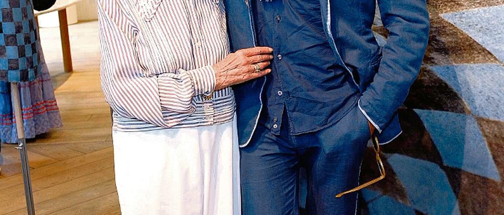 Lass dich drücken. Wolfgang Joop strahlt mit Mutter Charlotte im Arm.