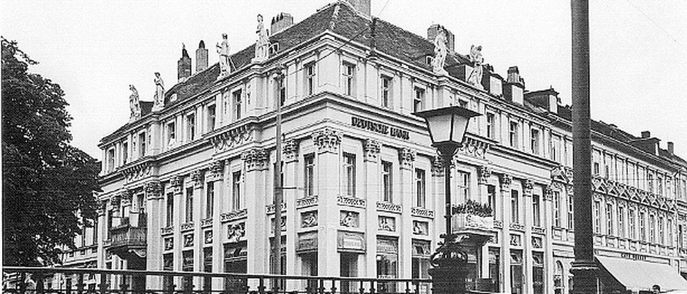 Wo jetzt noch das zum Abriss vorgesehene Haus des Reisens steht, befand sich zuvor die 1783 von Unger entworfene Alte Post.