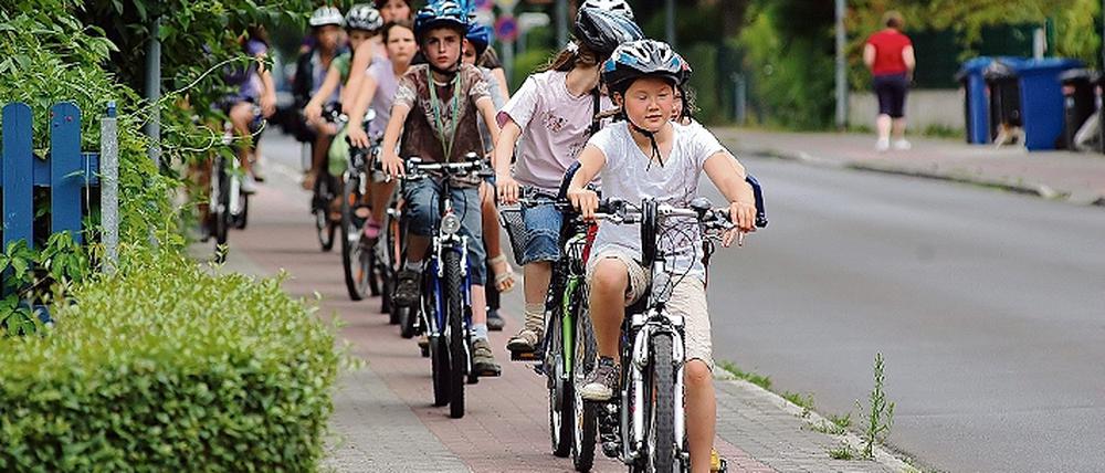 Kleine Fahrradkarawanen wie in China gehören heute schon zum Ortsbild der Gemeinde.