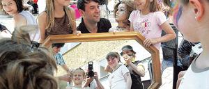 Wer ist die Schönste? Kinderschminken beim Waldstadtfest.