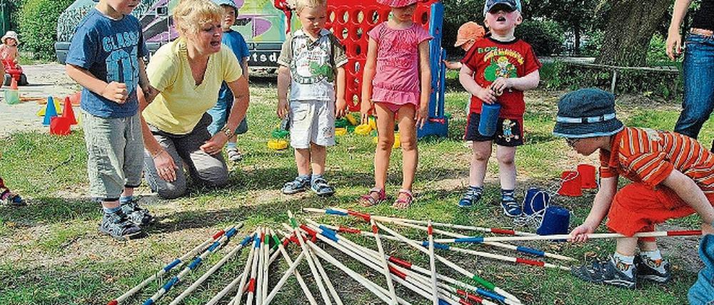 Rasen- und Geschicklichkeitsspiele finden sich im Spielmobil.