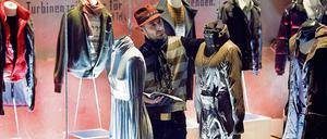 Kleiderordnung? Muss sein! Überall bereiten sich Modemacher vor.