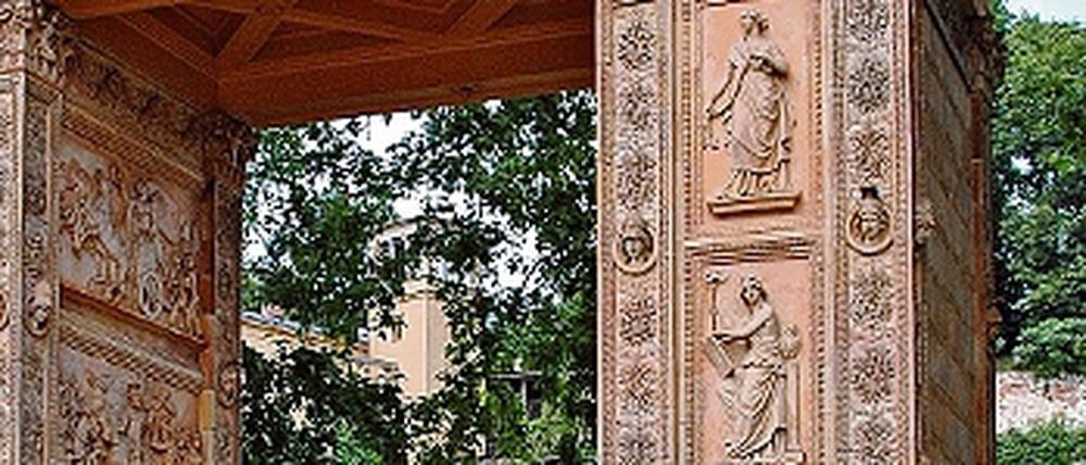 Das Triumphtor ist ein Zeugnis der geplanten königlichen Prachtstraße.