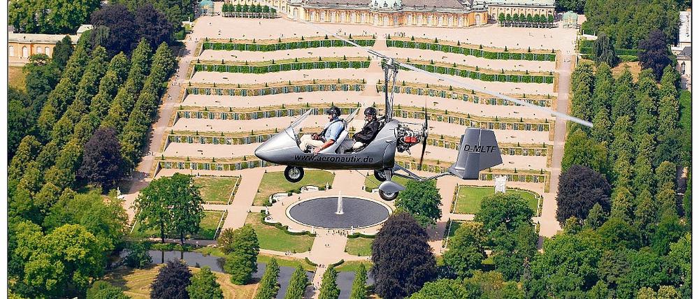 Hoch über Potsdam. Der Tragschrauber wird zum Tag der Offenen Tür der Landesregierung präsentiert.