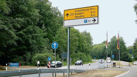 Ade Politbürostrecke. Die exklusiv von Honecker &amp; Co. genutzte Betonstraße zur Waldsiedlung Wandlitz wurde in vier Jahren zur Bundesstraße 273 zurückgebaut.