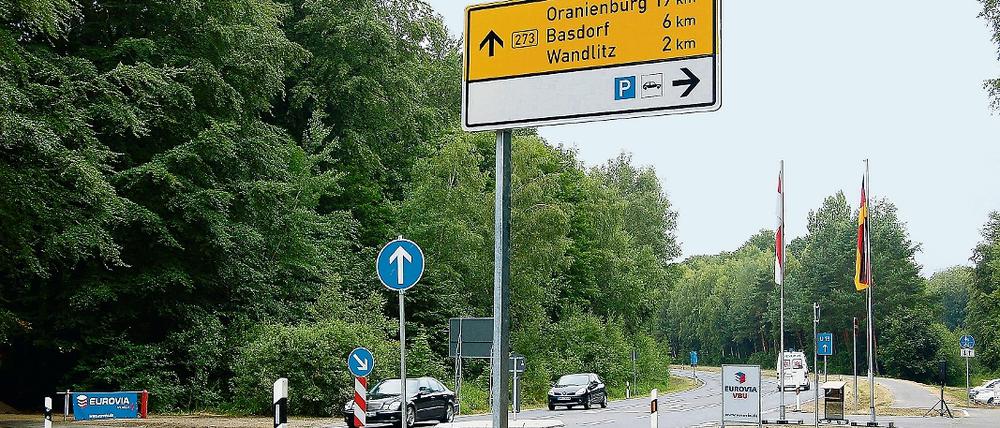 Ade Politbürostrecke. Die exklusiv von Honecker &amp; Co. genutzte Betonstraße zur Waldsiedlung Wandlitz wurde in vier Jahren zur Bundesstraße 273 zurückgebaut.