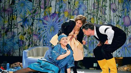 Haydn-Spaß: Gemma Bertagnolli gibt die Vespina, Raffaella Milanesi die Sandrina und Tenor Andreas Karasiak den Vater (v.l.n.r.).