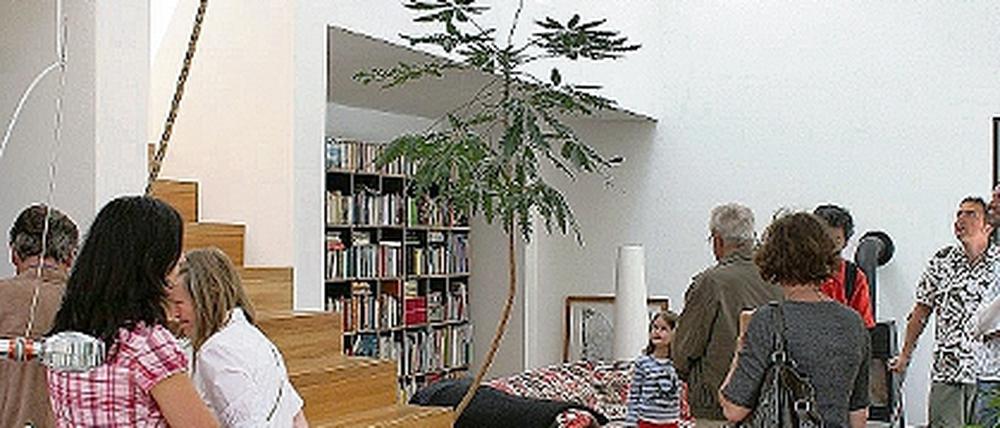 Domstraße 4: Aus einem Offiziersbungalow des VEB Spezialbau Potsdam aus dem Jahre 1975 wurde durch Umbau und Aufstockung ein modernes Einfamilienhaus.