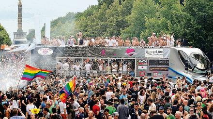 Getanzt und gefegt. Fast im Windschatten der CSD-Tour wurde gereinigt.