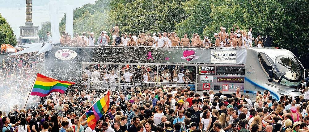 Getanzt und gefegt. Fast im Windschatten der CSD-Tour wurde gereinigt.