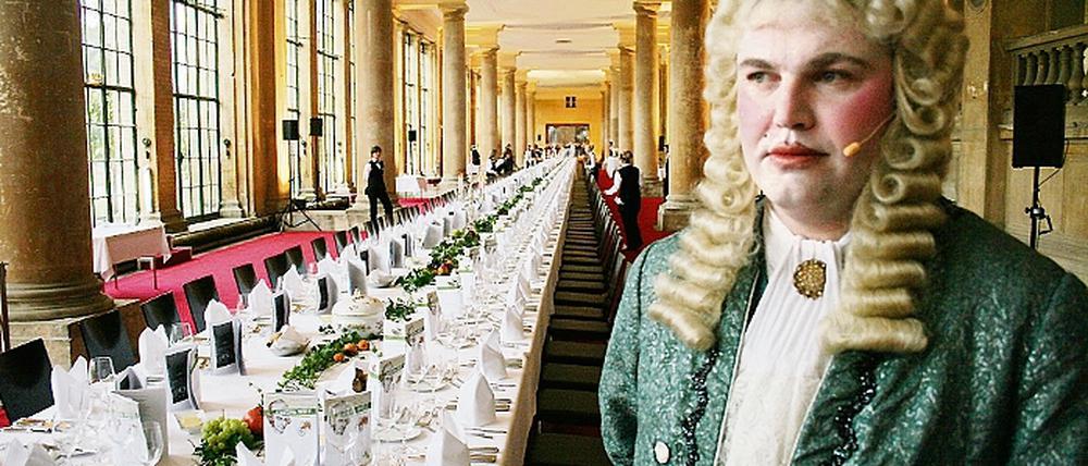 Aufgetischt wurde zur Tafelmusik in der Orangerie von Sanssouci ein fürstliches Sechs-Gänge-Menü, angereichert mit Geschichten des Haushofmeisters Michael Adam.