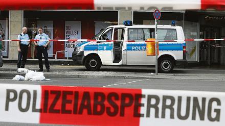 Abgesichert. Damit die Spurensicherung ungestört arbeiten konnte, blieb der Tatort am Donnerstag noch bis in den Abend abgesperrt.