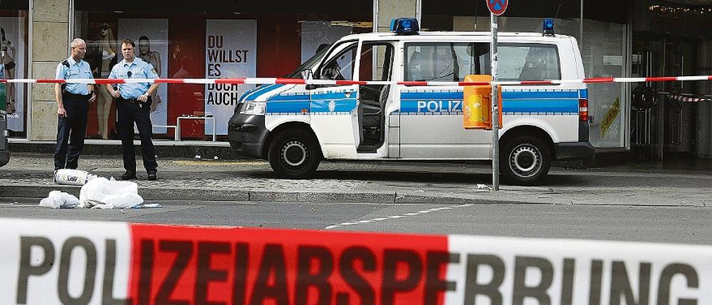 Abgesichert. Damit die Spurensicherung ungestört arbeiten konnte, blieb der Tatort am Donnerstag noch bis in den Abend abgesperrt.