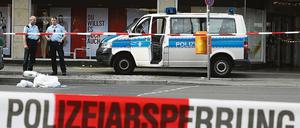 Abgesichert. Damit die Spurensicherung ungestört arbeiten konnte, blieb der Tatort am Donnerstag noch bis in den Abend abgesperrt.