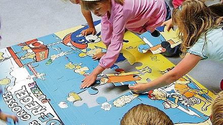 Schnell war das Baderegel-Puzzle von den Kindern gelegt.