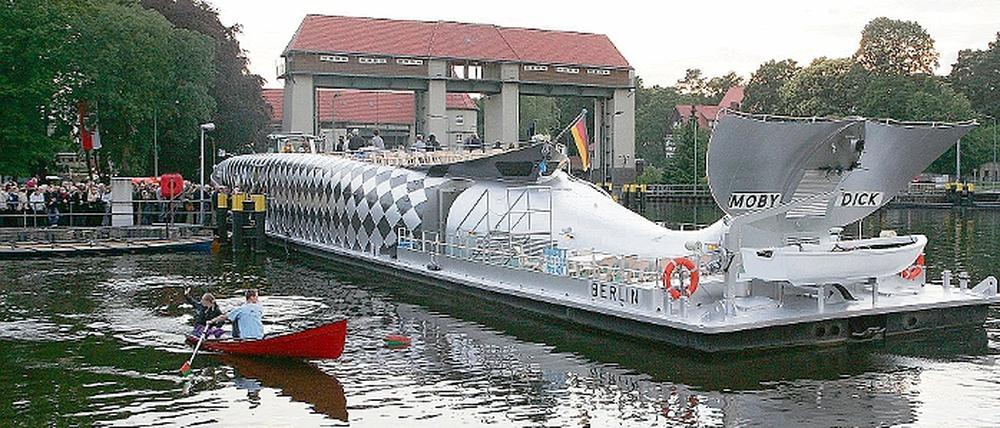 Ein Wal vor der Schleuse: Die MS Moby Dick fuhr am Wochenende zwischen Teltowkanal und Machnower See.
