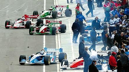 Schnelle Autos, aber keine Formel 1. Auf dem Lausitzring drehten Piloten der Champ-Car World Series bereits ihre Runden.