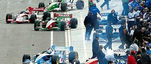 Schnelle Autos, aber keine Formel 1. Auf dem Lausitzring drehten Piloten der Champ-Car World Series bereits ihre Runden.