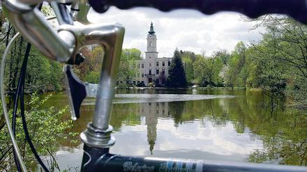 Ausbaufähig. Lange gammelte das Schloss Dammsmühle ungenutzt vor sich hin. Projektentwickler Gerd Matern glaubt an eine lukrative Zukunft des Standortes.