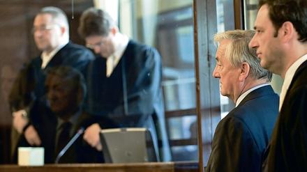 An alter Stelle. Der ehemalige CDU-Fraktionschef Klaus Landowsky sitzt bereits zum zweiten Mal auf der Anklagebank des Berliner Landgerichts.