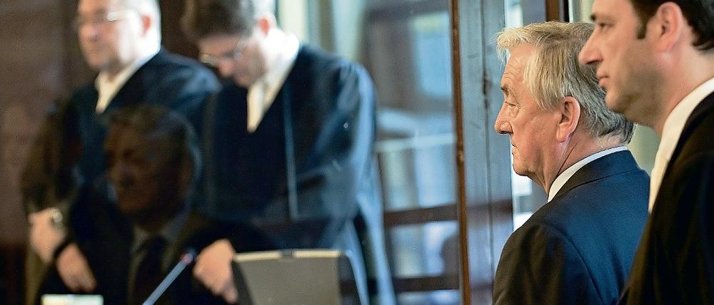 An alter Stelle. Der ehemalige CDU-Fraktionschef Klaus Landowsky sitzt bereits zum zweiten Mal auf der Anklagebank des Berliner Landgerichts.