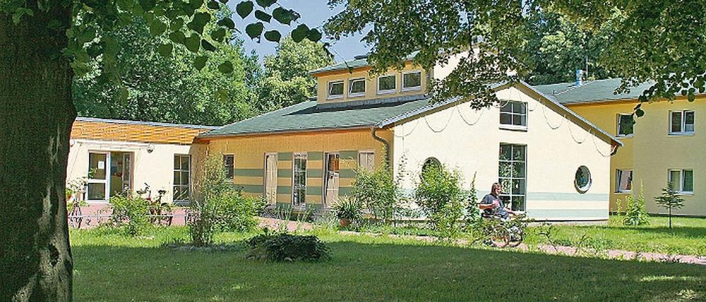 Chronisch überbelegt ist das Awo-Obdachlosenheim schon lange. Jetzt leben auch immer mehr junge Potsdamer am Lerchensteig. Seit Mai gibt es einen neuen Vertrag mit der Stadt: Mehr Sozialarbeiter sollen die jungen Wilden besser betreuen.