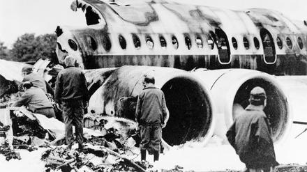 Nach dem Absturz. Bergungsarbeiten 1989 in Schönefeld.
