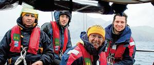 Krystina von Niewiadomski-Kauffmann mit der Crew der Santa Maria Australis.